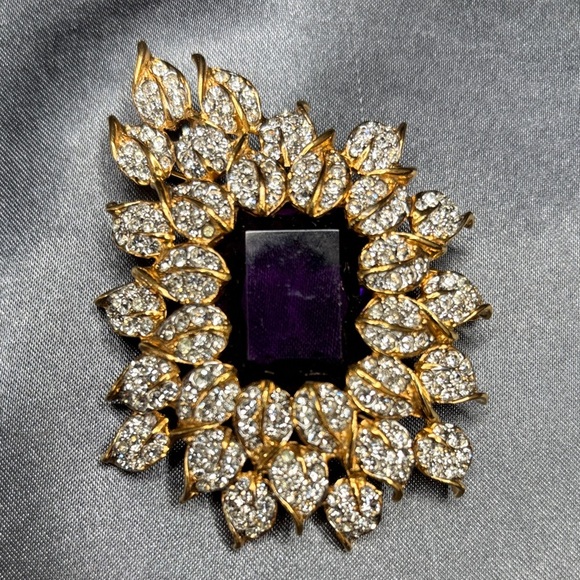 Kenneth Jay Lane Gold and Deep Purple Brooch - Picture 1 of 3